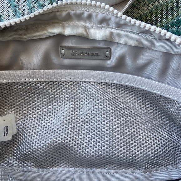Lululemon Everywhere Belt Bag / Camo Spray - Picture 6 of 7